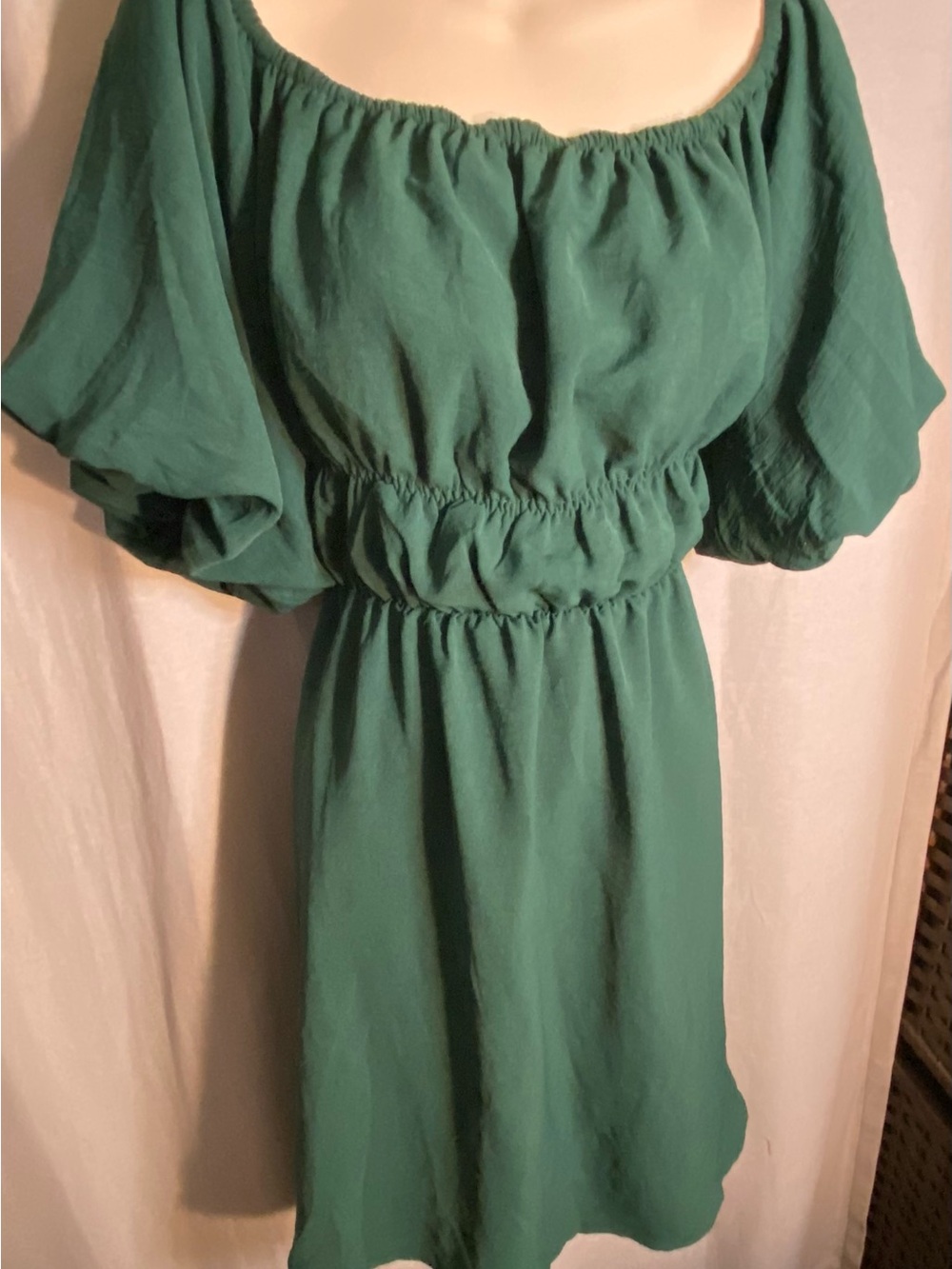Emerald Puff-Sleeve Midi Dress with Elastic Waist
